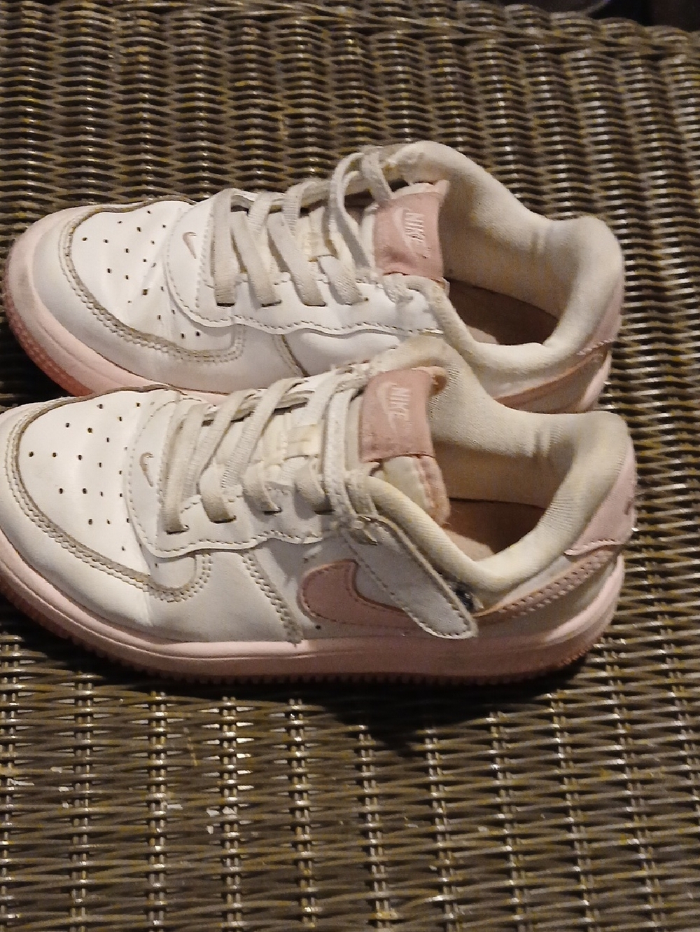 Nike Kids White and Pale Pink Low-Top Sneakers